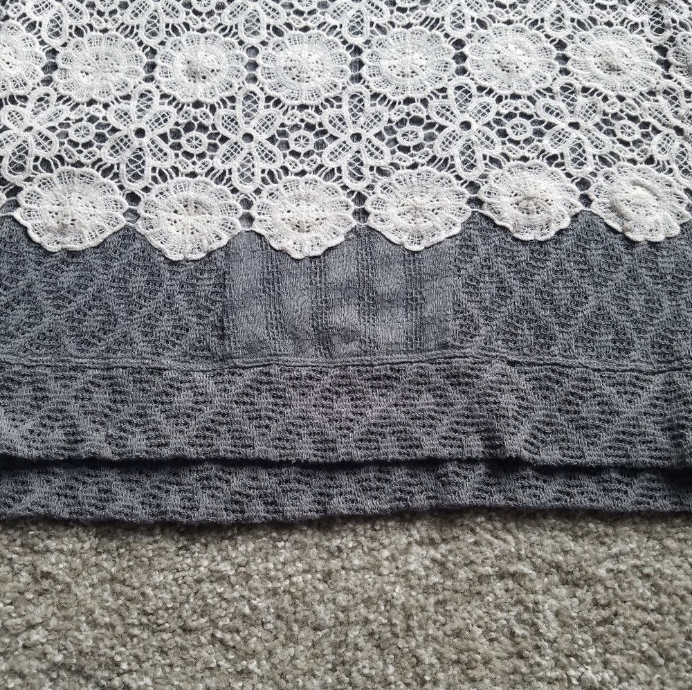 Anthropologie Meadow Rue open knit sweater top in grey with white floral lace - Picture 5 of 12